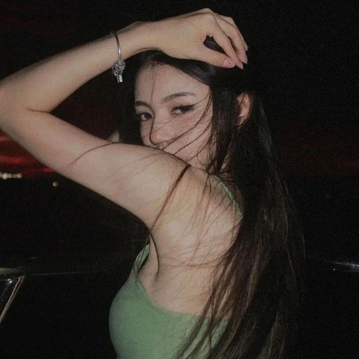 穿风信子蓝的少女 封面