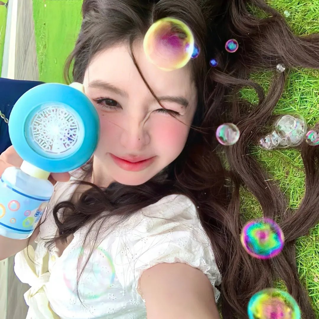 32颗药丸：我姐姐的自杀 封面